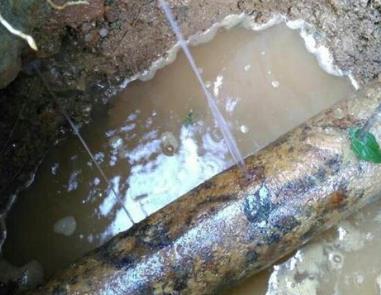 扎鲁特楼顶渗水维修公司分享下地暖漏水的原因及检测方法。